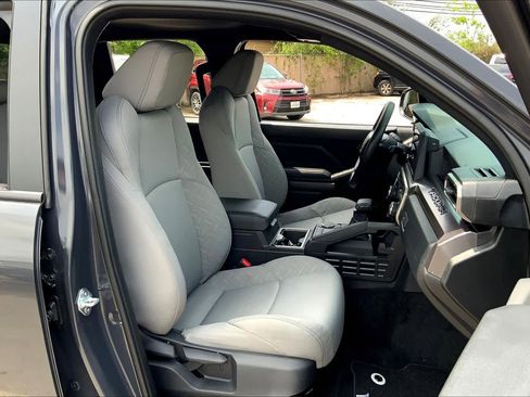 Used 2025 Toyota Tacoma SR5 image 8