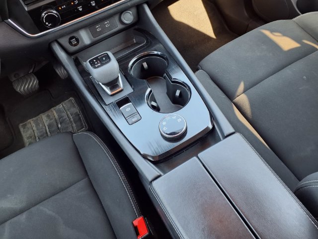 Used 2024 Nissan Rogue S AWD/4WD image 9