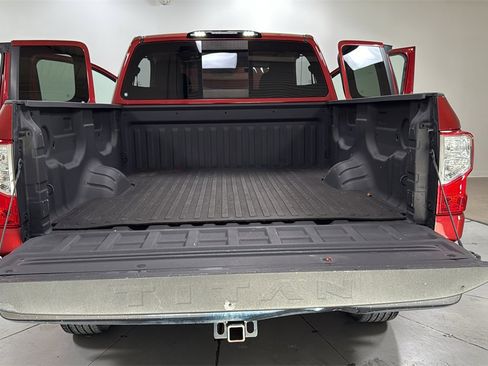 Used 2017 Nissan Titan SV image 16