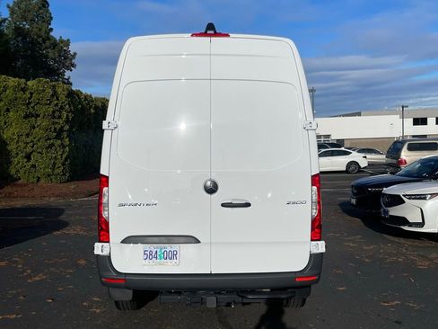 Used 2025 Mercedes-Benz Sprinter 2500 image 5
