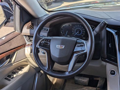 Used 2016 Cadillac Escalade Luxury image 16