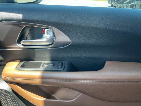 Used 2018 Chrysler Pacifica Limited FWD image 21