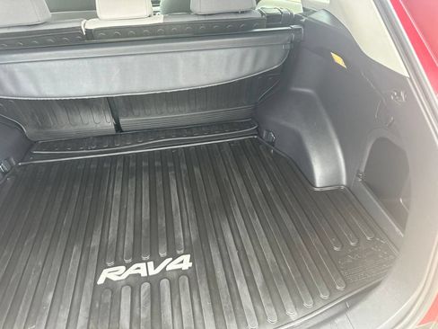 Used 2020 Toyota RAV4 XLE w/ Convenience Package AWD/4WD image 24