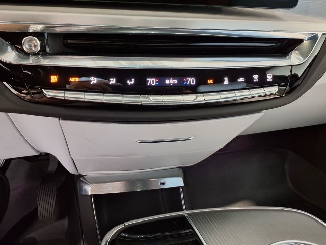 Used 2025 Cadillac Lyriq Luxury RWD image 12