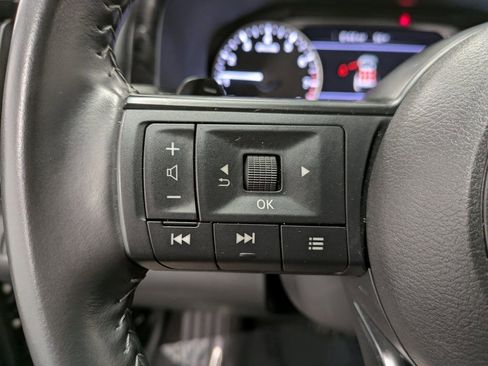 Used 2024 Nissan Pathfinder SV image 16