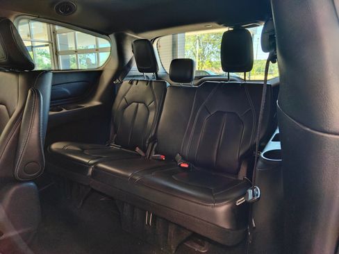 Used 2024 Chrysler Pacifica Limited FWD image 10