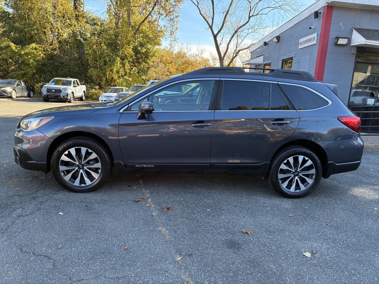 Used 2017 Subaru Outback 2.5i Limited AWD/4WD image 2