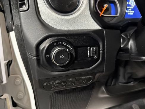 Used 2025 Jeep Wrangler Unlimited Sahara AWD/4WD image 6