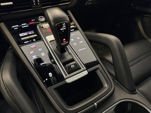Certified 2023 Porsche Cayenne Platinum Edition AWD/4WD image 16