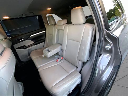 Used 2016 Toyota Highlander XLE FWD image 20