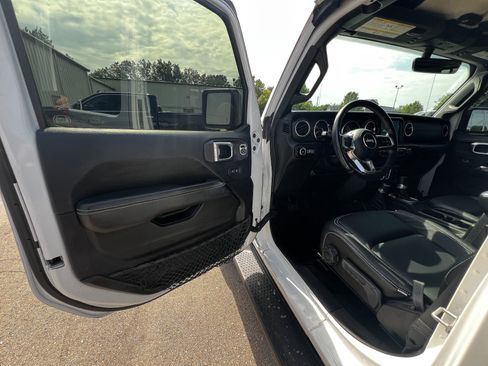 Used 2019 Jeep Wrangler Unlimited Sahara w/ Dual Top Group image 10