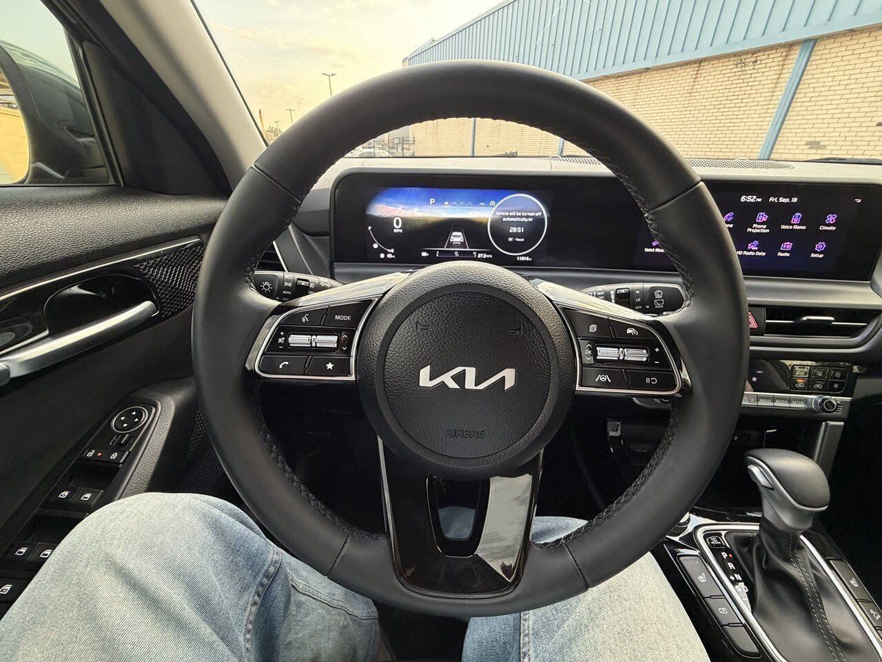 Used 2025 Kia Seltos EX FWD image 30