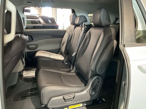 New 2026 Kia Carnival EX FWD image 19