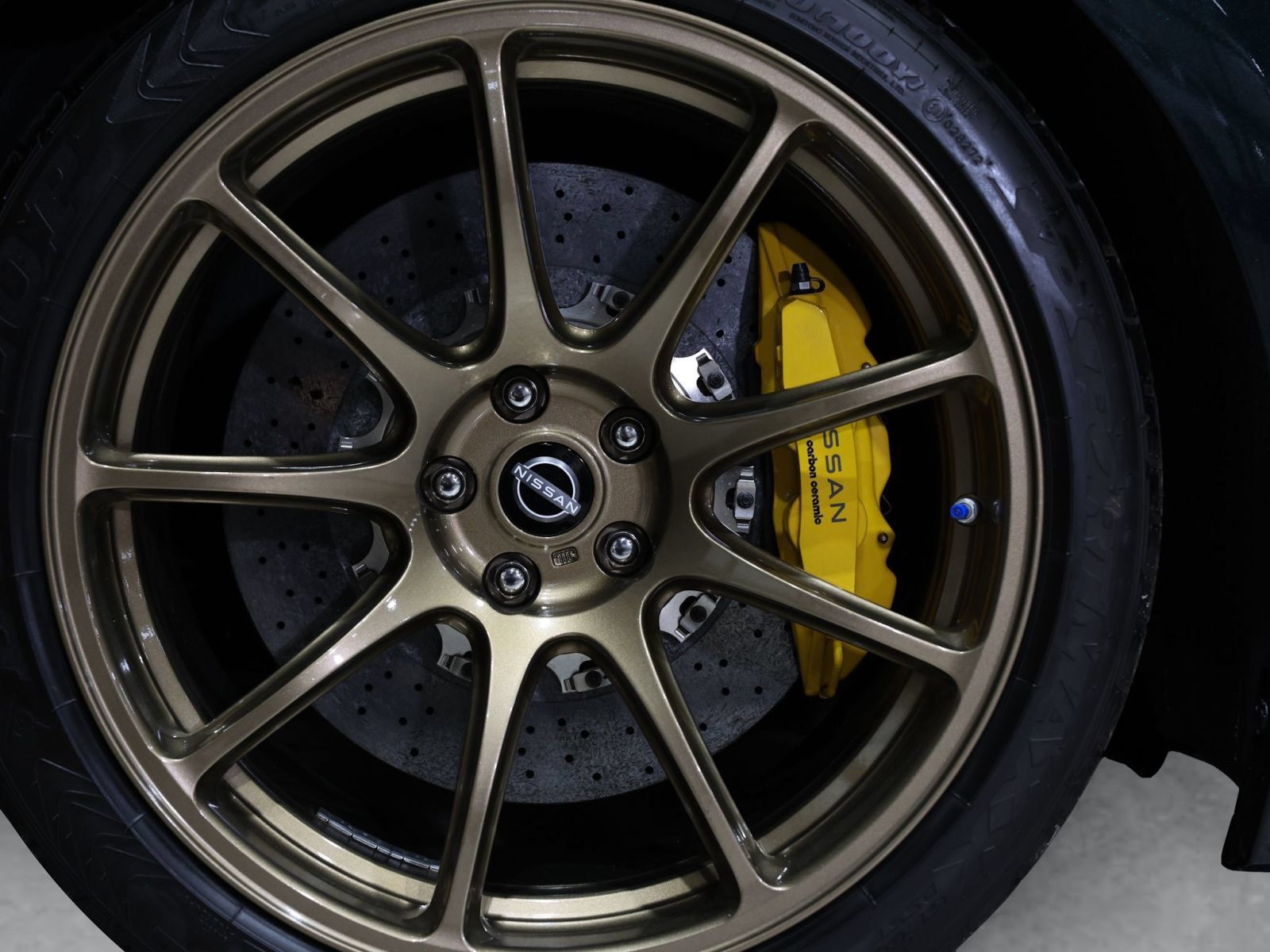 Used 2021 Nissan GT-R Premium AWD/4WD image 12
