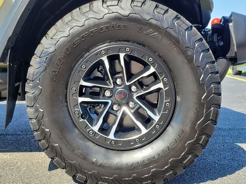Used 2025 Jeep Wrangler Unlimited Rubicon w/ XTREMEE 35" Tire Package image 5