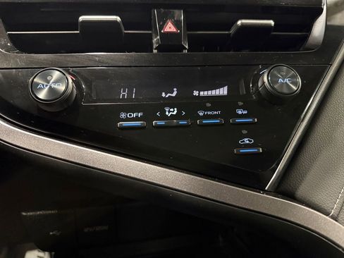 Used 2024 Toyota Camry SE image 31