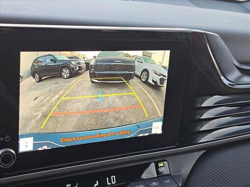 Used 2025 Toyota Camry SE w/ Convenience Package FWD image 13