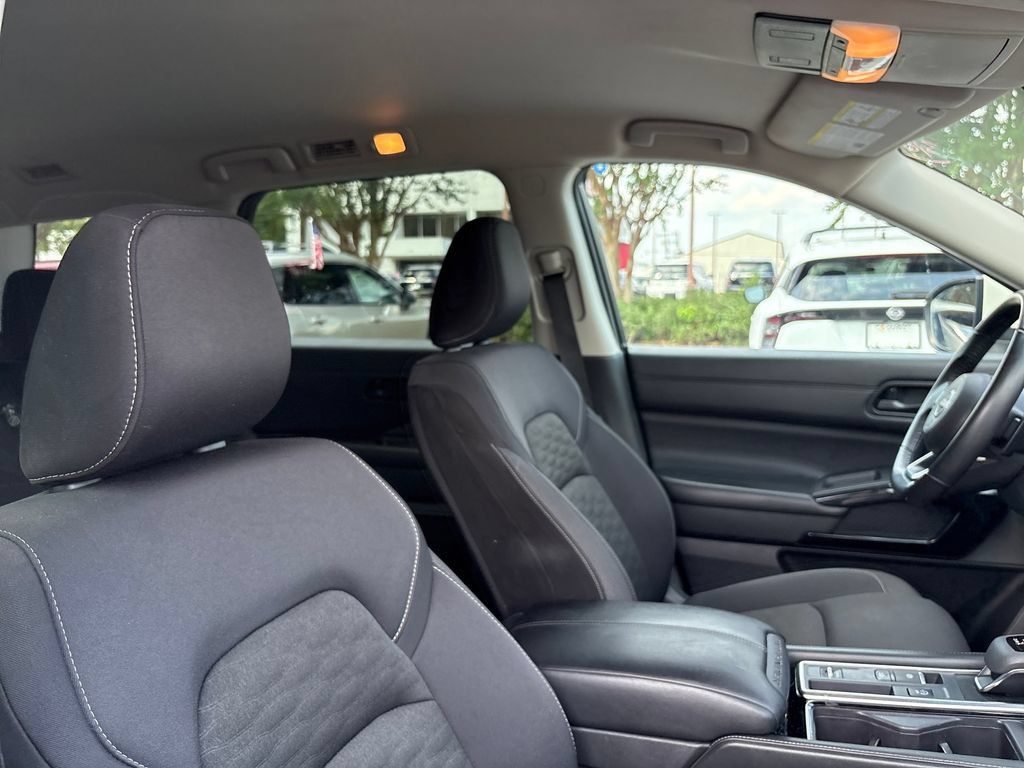 Used 2024 Nissan Pathfinder SV FWD image 23