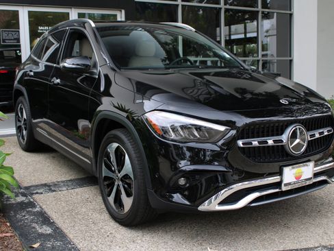 Used 2025 Mercedes-Benz GLA 250 4MATIC image 3