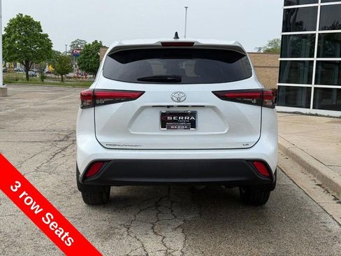 Used 2023 Toyota Highlander LE FWD image 4