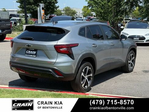 Used 2025 Chevrolet Trax RS FWD image 7