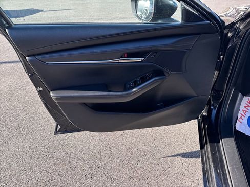 Used 2022 MAZDA MAZDA3 s image 10