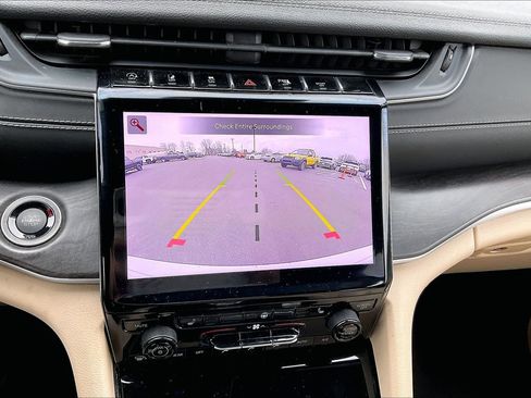 Used 2023 Jeep Grand Cherokee Limited image 14