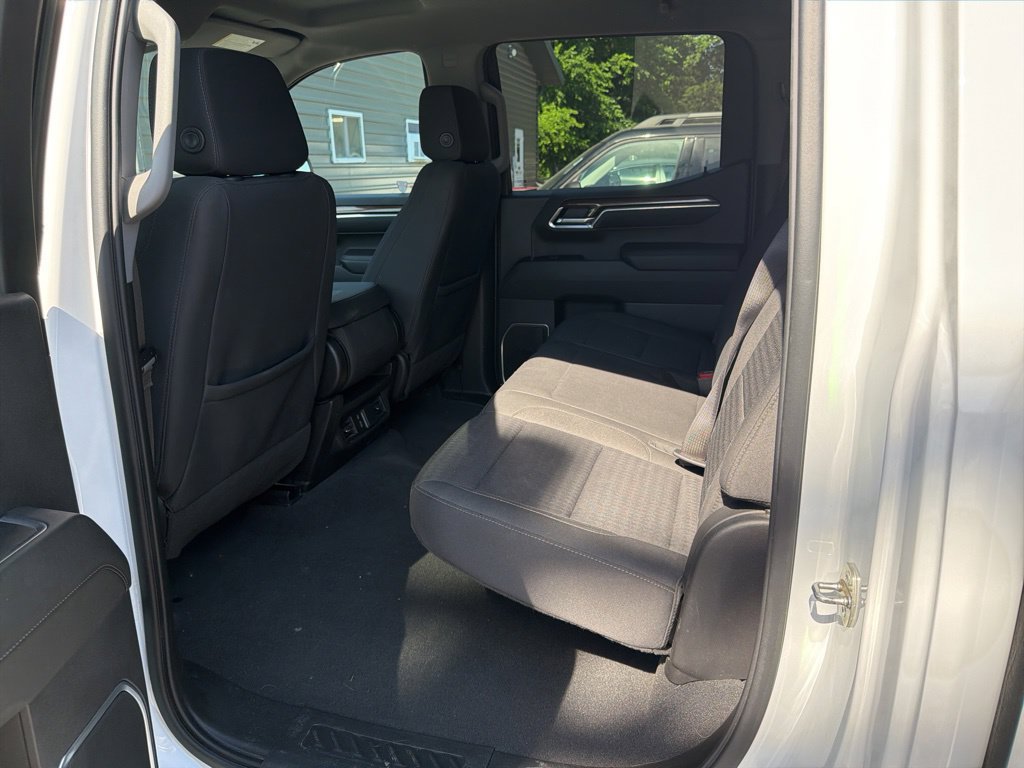 Used 2023 Chevrolet Silverado 1500 LT AWD/4WD image 12