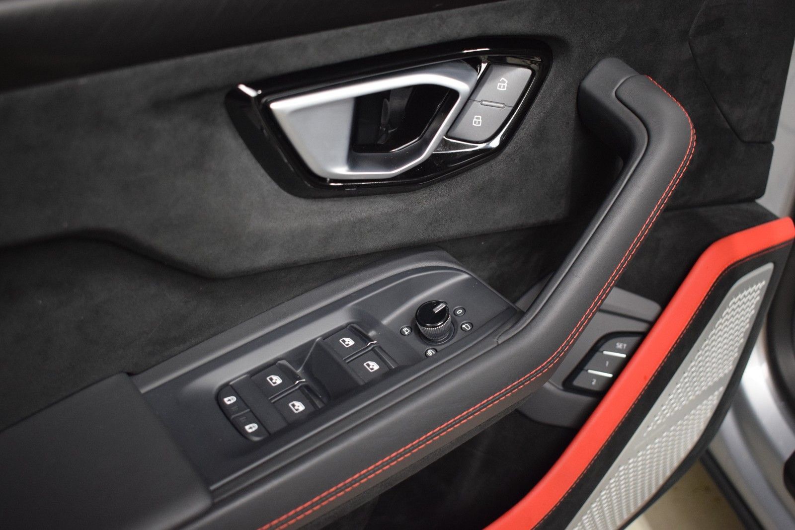 Used 2024 Lamborghini Urus Performante AWD/4WD image 38