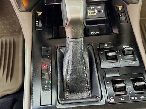 Used 2020 Lexus GX 460 Luxury w/ Accessory Package AWD/4WD image 21