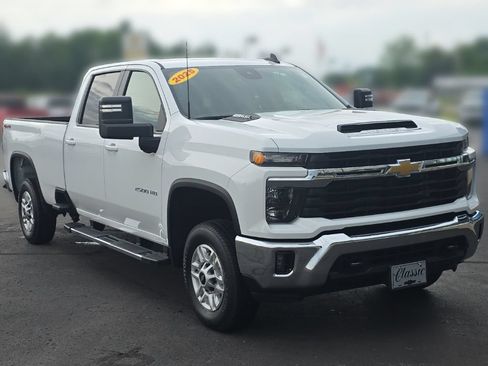 Used 2025 Chevrolet Silverado 2500 LT w/ Convenience Package AWD/4WD image 11