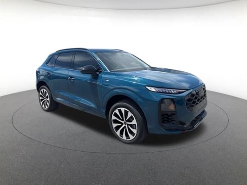 New 2026 Audi Q3 quattro 2.0T AWD/4WD image 1