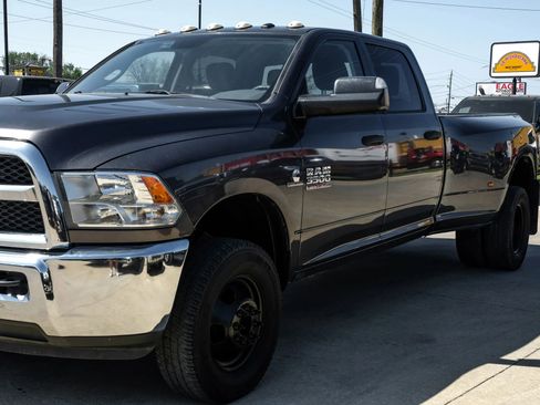 Used 2018 RAM 3500 Tradesman w/ Chrome Appearance Group AWD/4WD image 17
