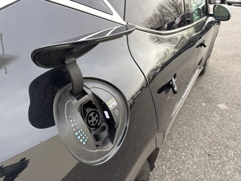 Used 2025 Genesis GV60 RWD image 10