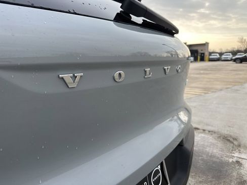 Certified 2025 Volvo XC40 B5 Plus image 37