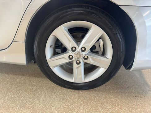 Used 2012 Toyota Camry SE FWD image 31