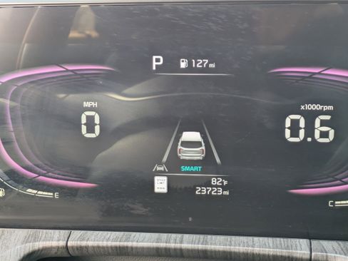 Used 2024 Kia Telluride EX w/ EX Captain's Chair Package image 31