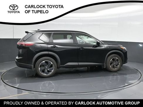 Used 2024 Nissan Rogue SV w/ SV Premium Package FWD image 4