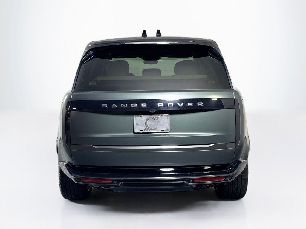 Used 2025 Land Rover Range Rover SE AWD/4WD image 4