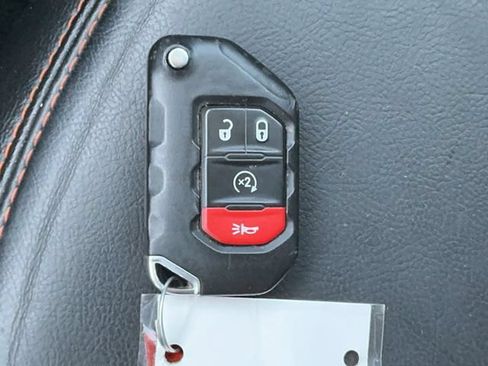 Used 2022 Jeep Gladiator Mojave w/ Cold Weather Group AWD/4WD image 29