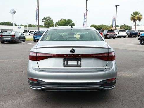Used 2025 Volkswagen Jetta SE FWD image 7