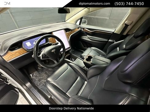 Used 2018 Tesla Model X 75D image 16