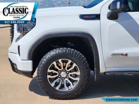 Used 2023 GMC Sierra 1500 AT4 w/ AT4 Premium Package AWD/4WD image 11
