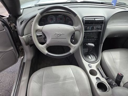 Used 2003 Ford Mustang Convertible RWD image 17