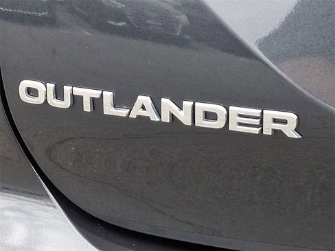 Used 2024 Mitsubishi Outlander SE Black Edition image 31