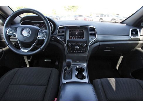 Used 2019 Jeep Grand Cherokee Laredo RWD image 12