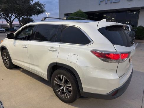 Used 2016 Toyota Highlander XLE image 3