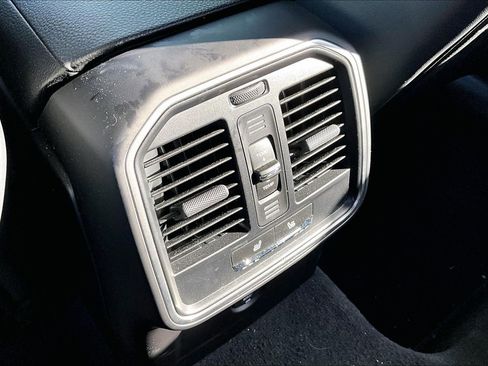 Used 2024 Porsche Macan image 33