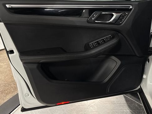 Used 2024 Porsche Macan image 13