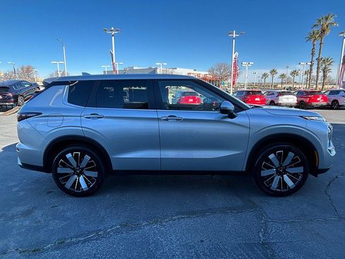 New 2026 Mitsubishi Outlander SE image 9